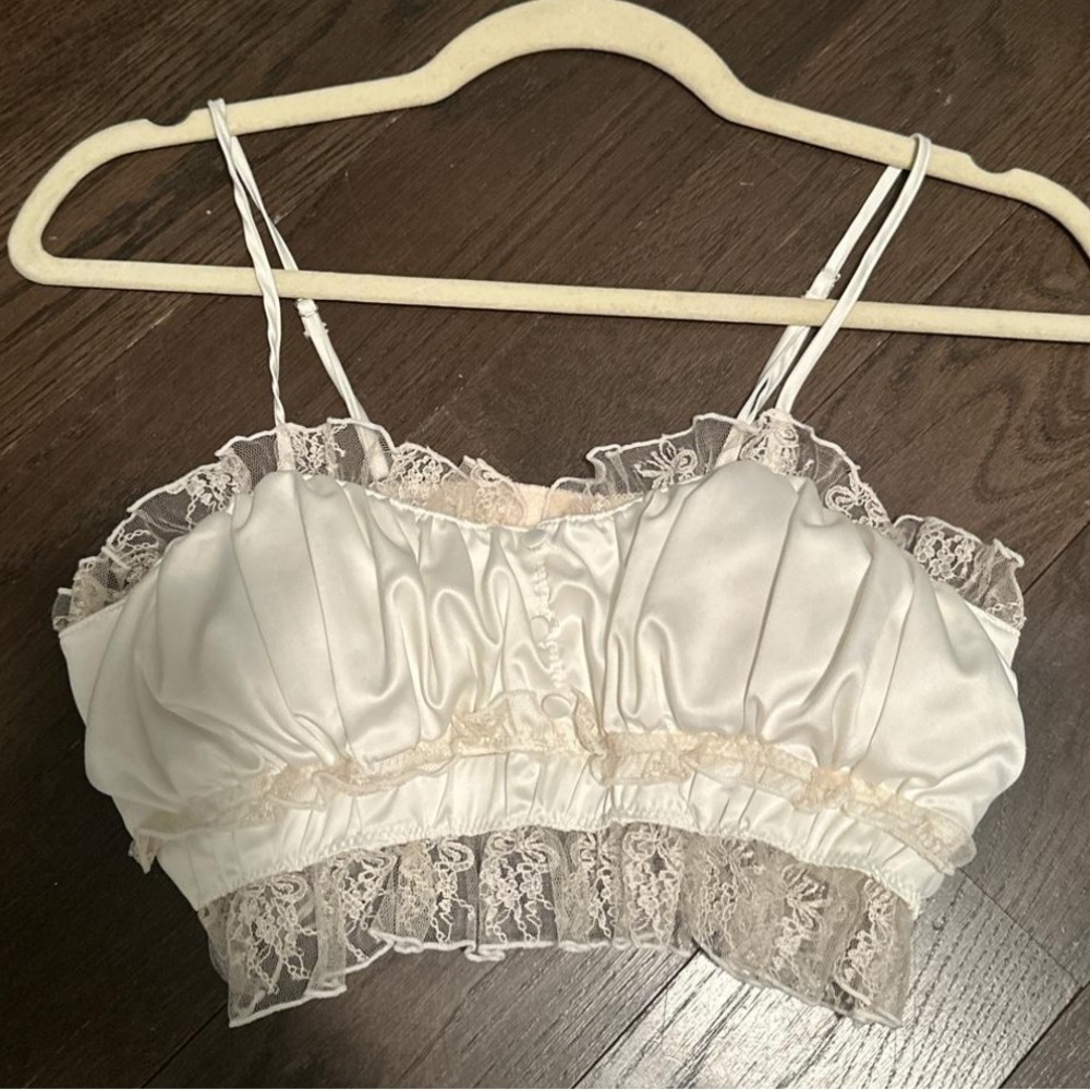 Vintage Lacey crop top!